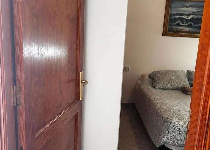 Lanzarote Surf House 6 Guests Apartment Famara